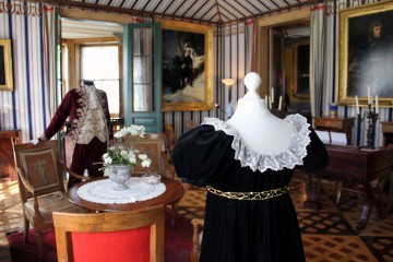 Verziertes Kleid 