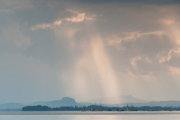 Lichtdurchbruch über dem Hegau