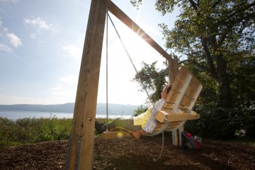 Schaukeln mit Seeblick