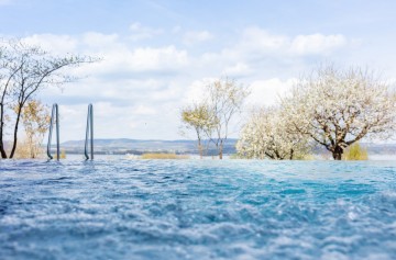 Infinity Pool – innen und außen