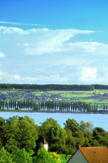 Der Blick vom Hotel St. Elisabeth auf die gegenüberliegende Insel Reichenau