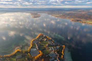 Luftaufnahme der Insel Reichenau in Richtung Radolfzell