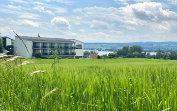 Blick auf Hotel St. Elisabeth und Untersee