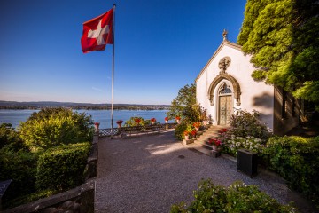 Blick neben der Schlosskapelle auf die Insel Reichenau