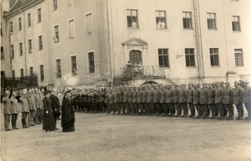 Verabschiedung der Rekruten durch Grossherzogin Louise