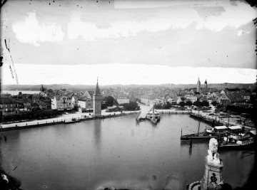 Lindau: Blick auf den Hafen und die Altstadt von Süden. Atelier Wolf, um 1890
