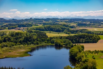 Rößlerweiher vor Alpenkette