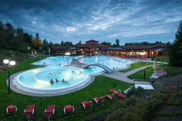 Die Sonnenhof-Therme in Bad Saulgau bei Dämmerung