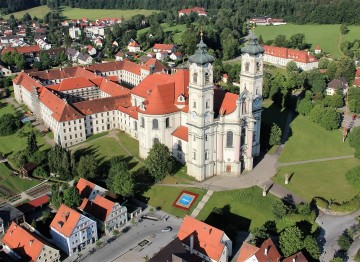 Die Basilika Ottobeuren aus der Vogelperspektive