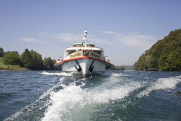 Mit dem Schiff über den See gleiten