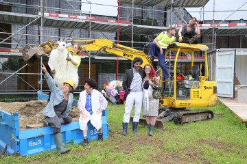 Treffen sich die Götter auf einer Baustelle...