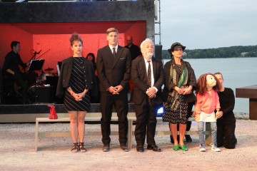 Familie Rosenbach bei der Beerdigung von Margarete Rosenbach