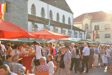 Geselliges Bummeln auf dem Abendmarkt