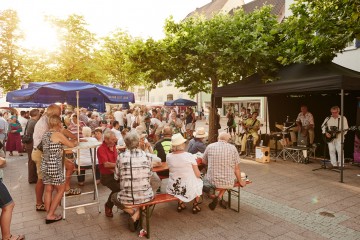 Am Radolfzeller Abendmarkt Live-Musik genießen