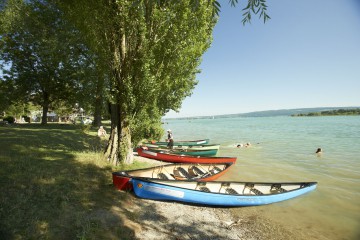 Kanus am Untersee-Ufer